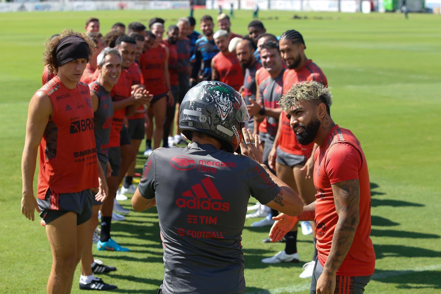 Flamengo durante treino em que Paulo Sousa usou um capacete