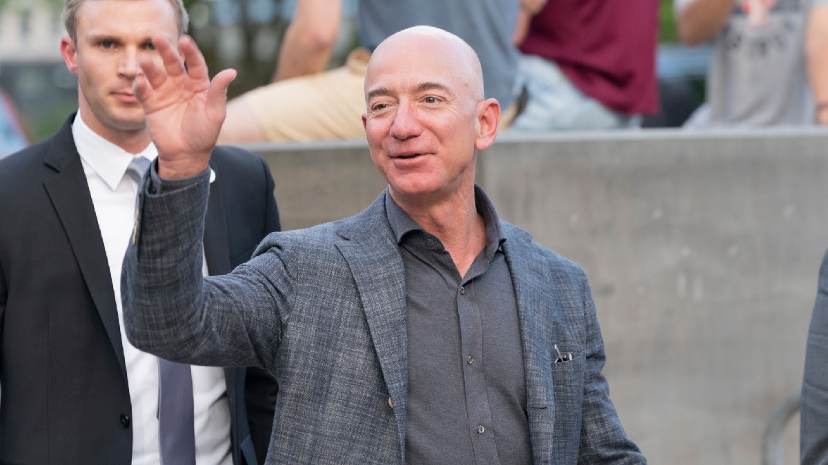 Jeff Bezos, fundador da Amazon (AMZO34) e terceiro homem mais rico do mundo