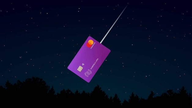Montagem com cartão do Nubank
