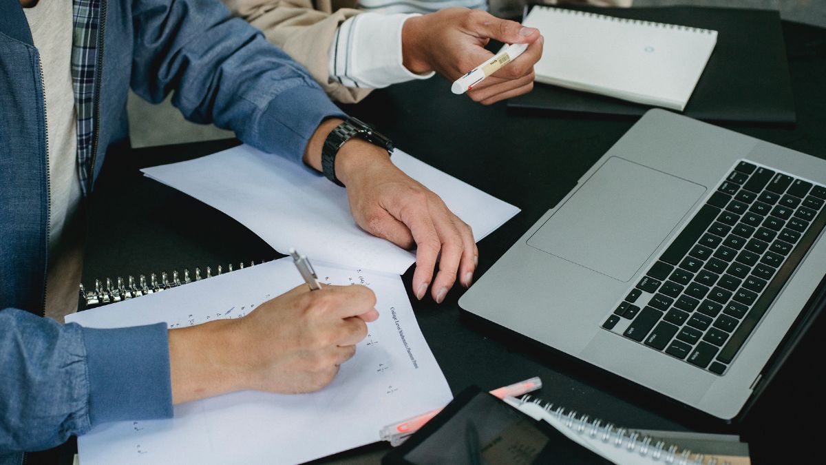 Empreendedores trabalhando