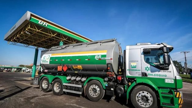 Caminhão de combustível da Petrobras