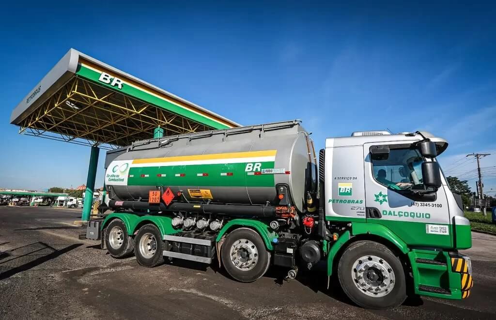 Caminhão de combustível da Petrobras