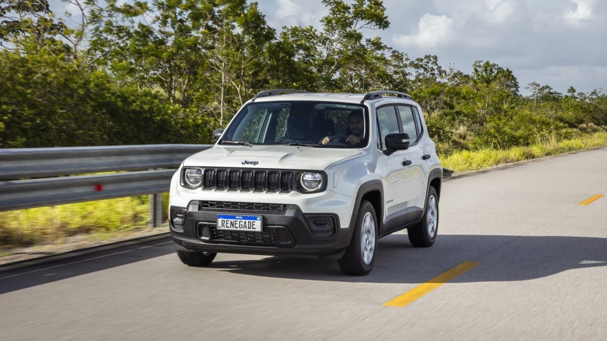 Carro Jeep Renegade na estrada