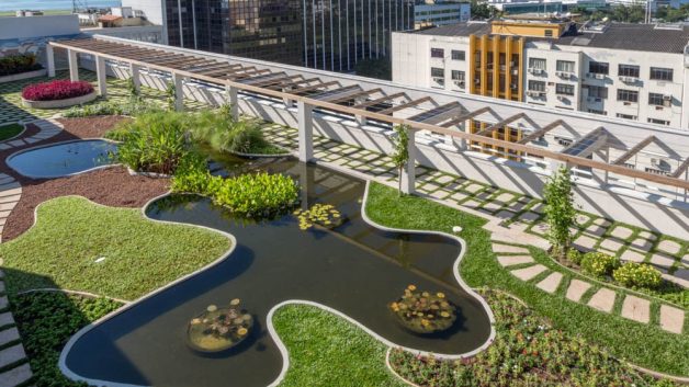 O terraço do jardim do IRB Brasil RE