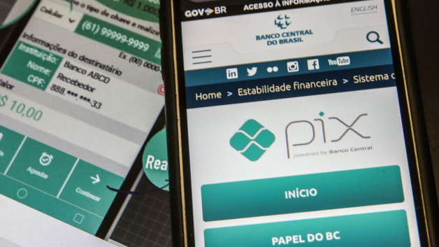 Tela de celular com sistema do Pix do Banco Central