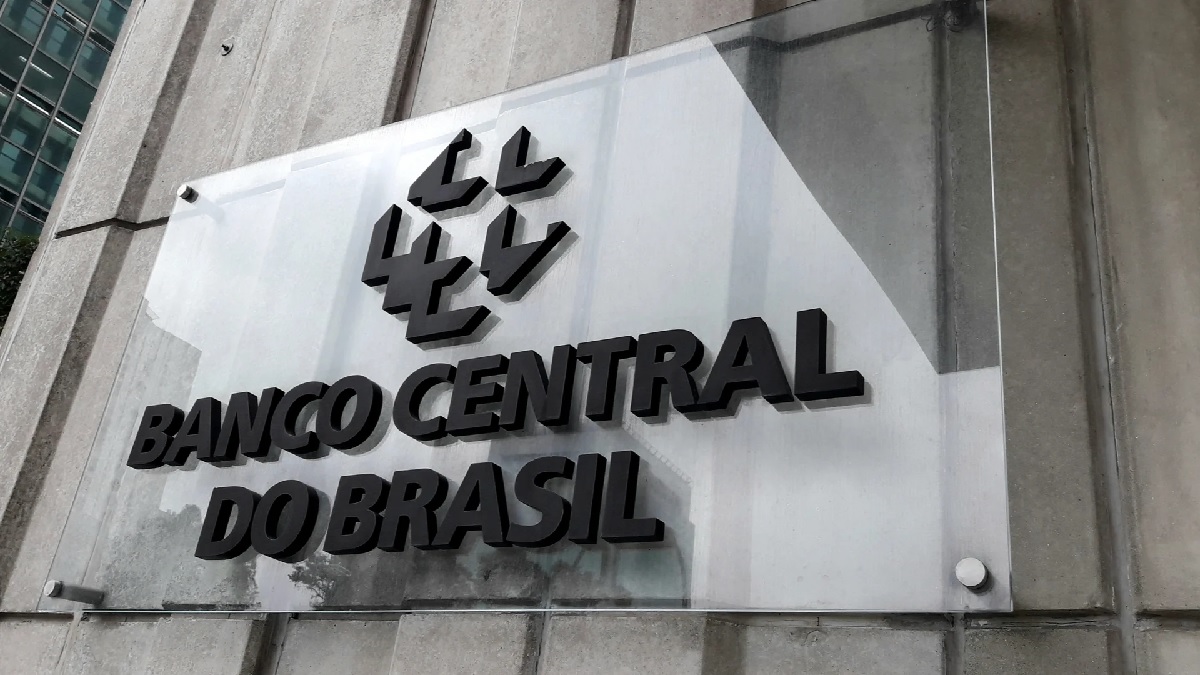 Placa do Banco Central do Brasil (BC), autoridade monetária que conduz as reuniões do Copom para a decisão da Selic; a autarquia também é responsável pelos dados de fluxo cambial. Greve de funcionários Selic