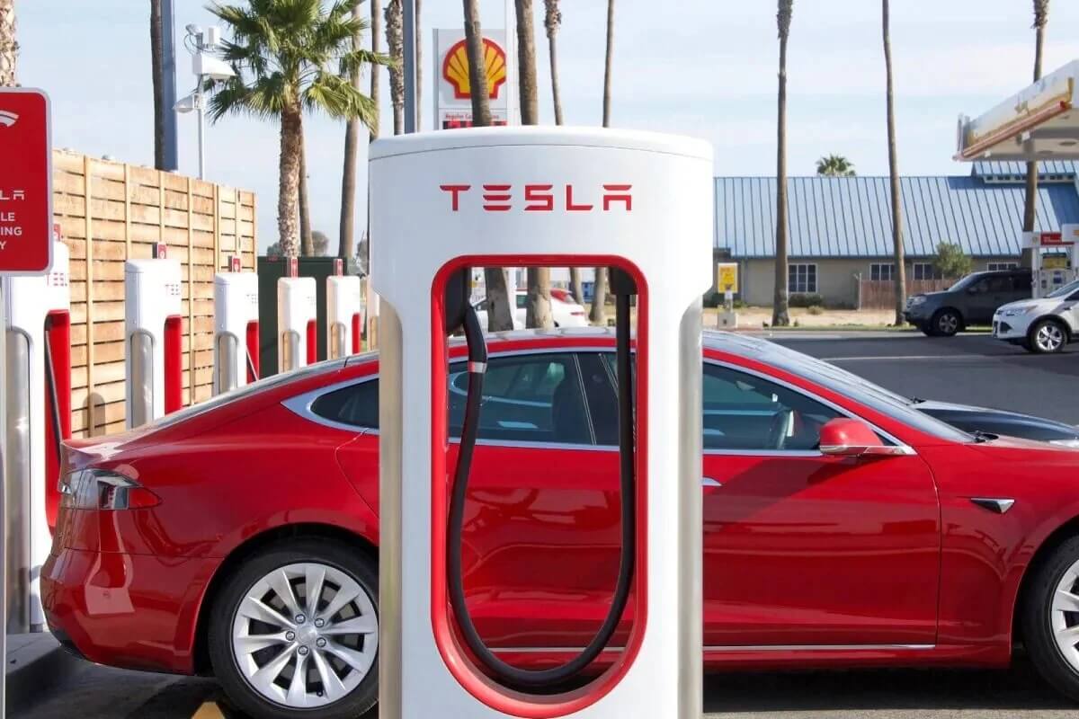 tesla-capa (1)