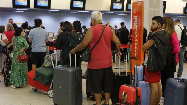 Fila em aeroporto