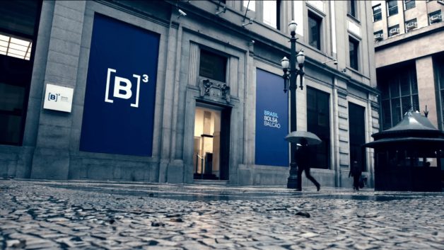 Fachada da sede da B3, em São Paulo; o calendário de balanços do Seu Dinheiro concentra as empresas negociadas em bolsa