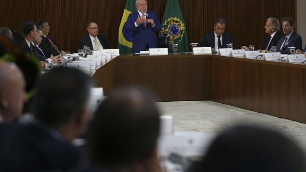 O presidente Luiz Inácio Lula da Silva coordena a primeira reunião ministerial de seu governo, no Palácio do Planalto