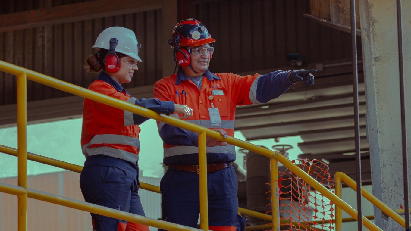 Trabalhadores da Aura Minerals (AURA33)