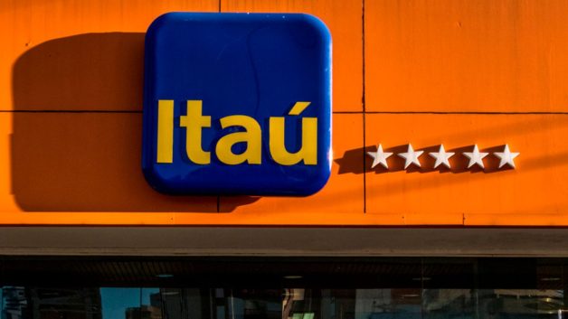 Fachada de unidade do Itaú Unibanco (ITUB4)
