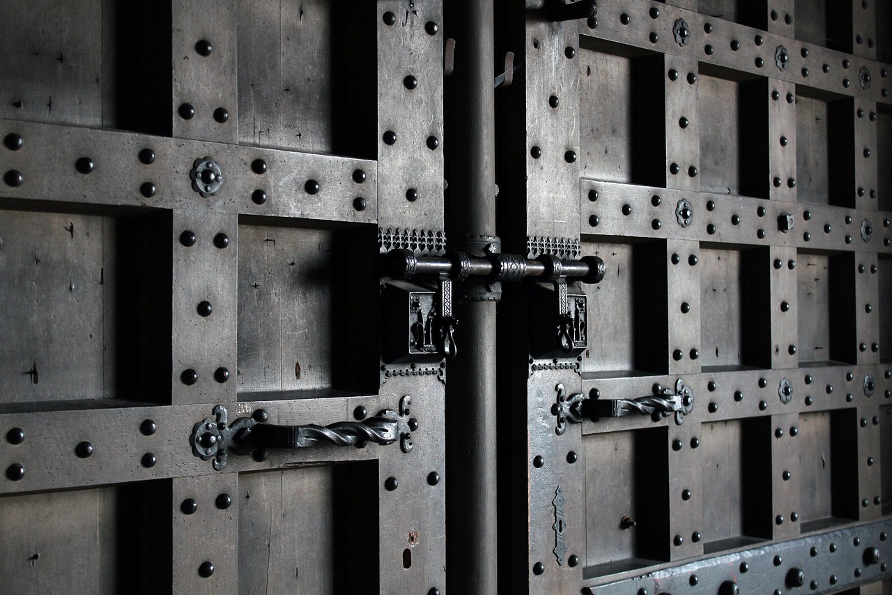 door-g97032046f_1280