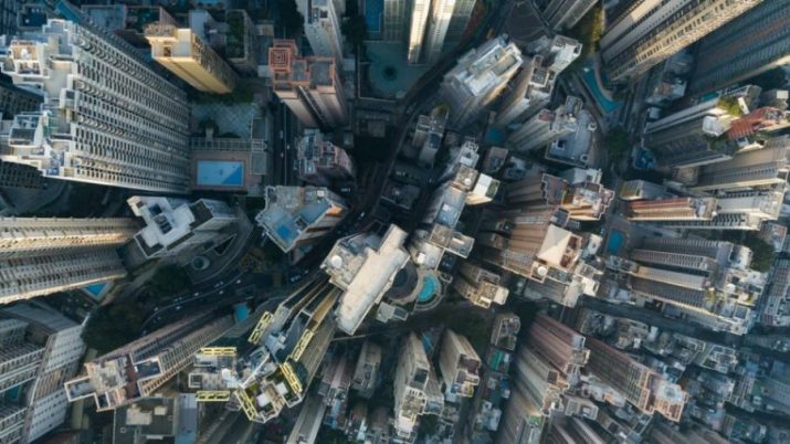 Vista aérea de uma cidade com muitos prédios | Fundos imobiliários fundo imobiliário