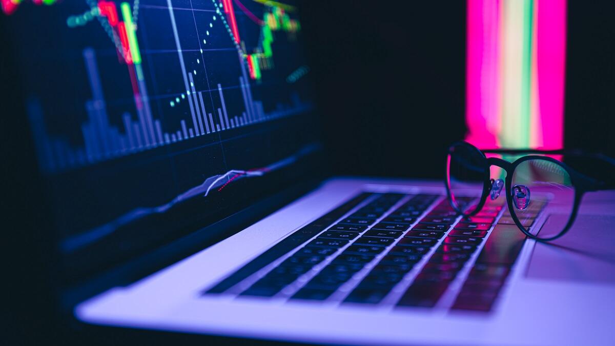 stock-market-graph-financial-data-electronic-board-laptop-screen (1)