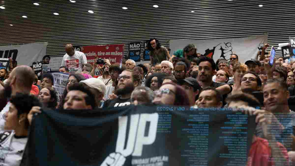 Oposição durante os debates sobre a privatização da Sabesp (SBSP3)