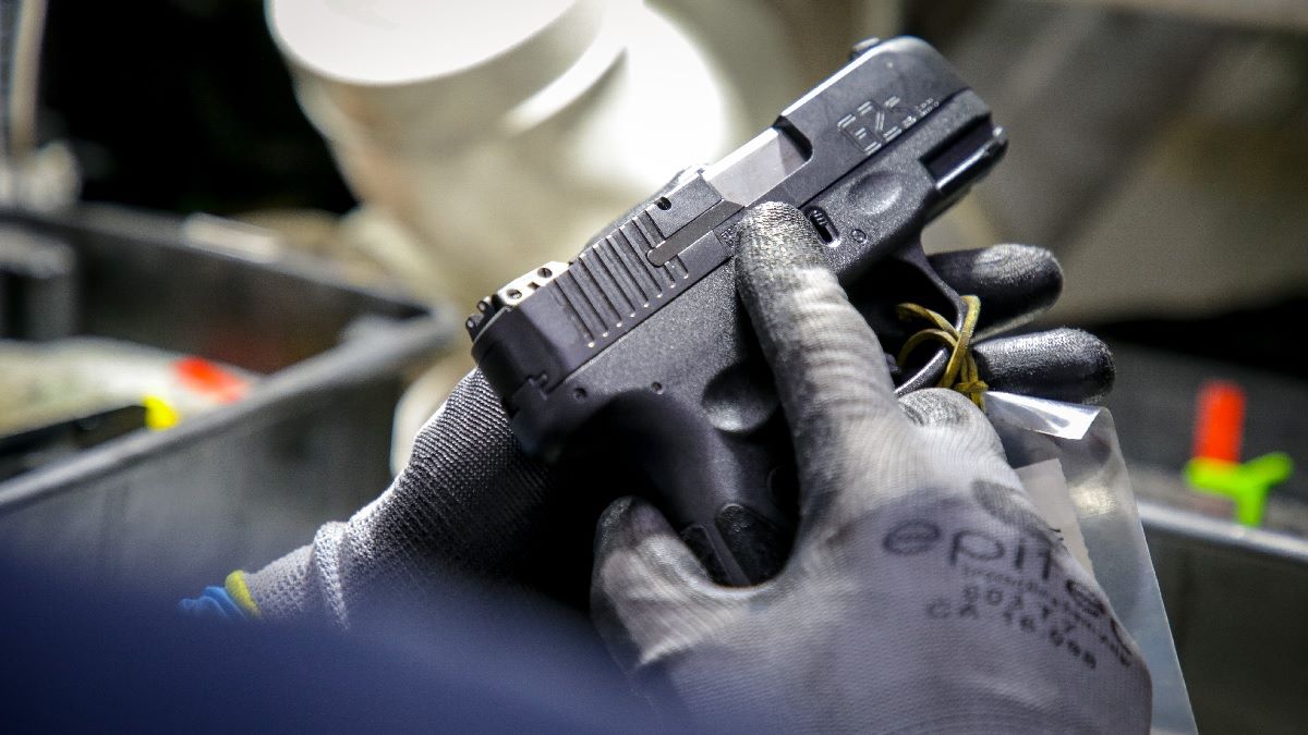 Visita à fábrica de armas da Taurus Armas (TASA4), na cidade de São Leopoldo (RS)