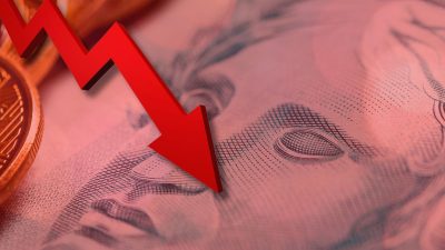 Real desvalorizado Nota de 100 reais e seta vermelha
