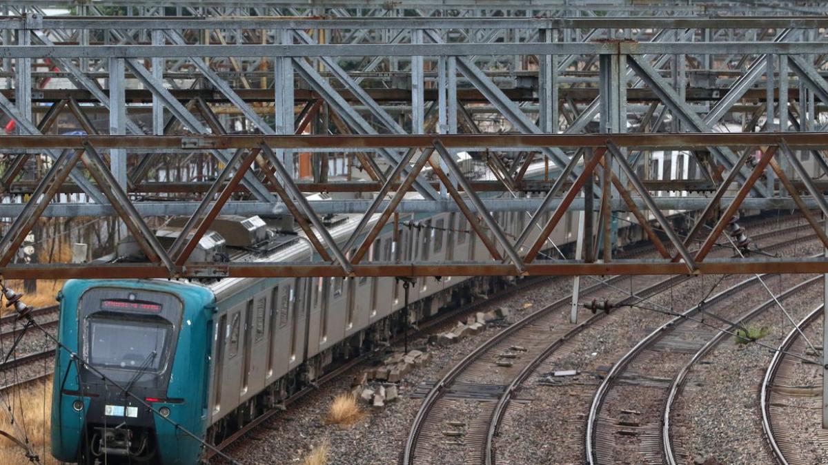 Fotografia de um dos trens do sistema metropolitano do Rio de Janeiro, que é operado pela Supervia e foi financiado pelo BNDES