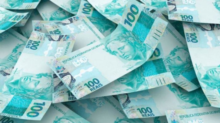 Dinheiro milhão milionários leilão imóveis