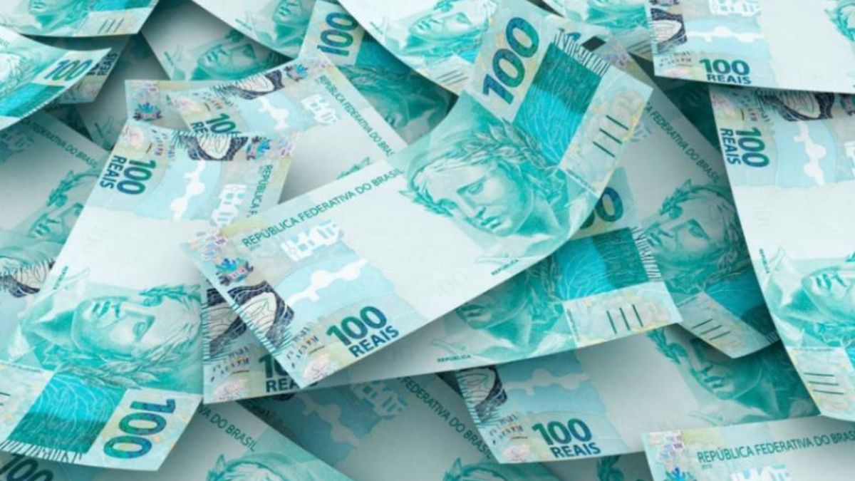 Dinheiro milhão milionários leilão imóveis
