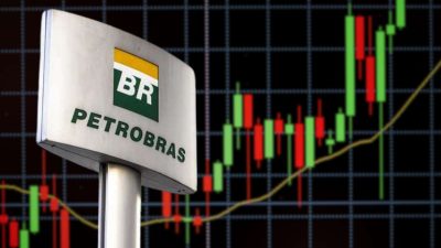 Logo da Petrobras diante de gráfico de ações