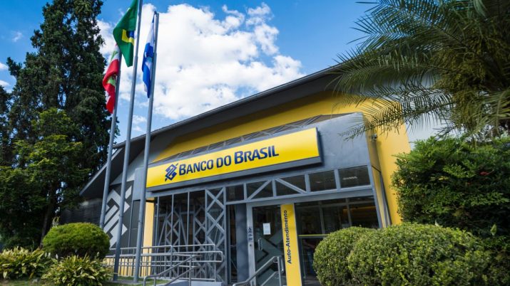 Fachada de uma agência do Banco do Brasil.