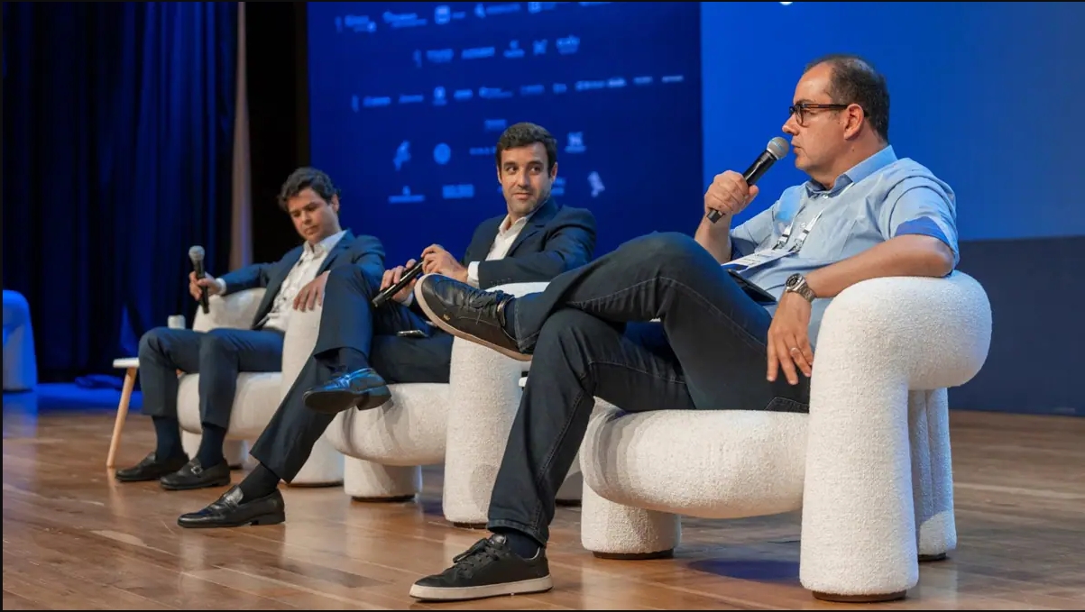 Ricardo Espindola, gestor de crédito privado da Porto Asset; Luciano Juaçaba, sócio do BTG Pactual; e Delano Macêdo, sócio e diretor responsável pela área de crédito da Solis Investimentos, durante o BTG Summit 2025