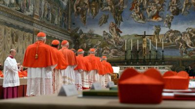 Cardeais católicos na Capela Sistina