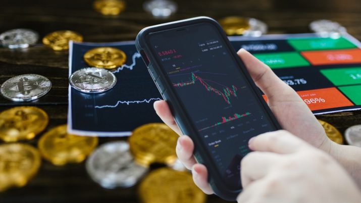 Robô que opera contratos de bitcoin