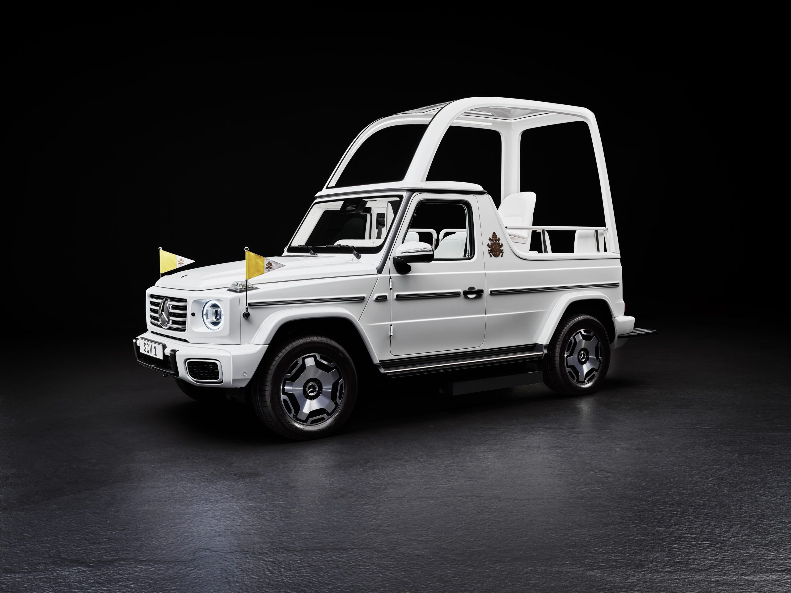 Mercedes G580 adaptado como papamóvel