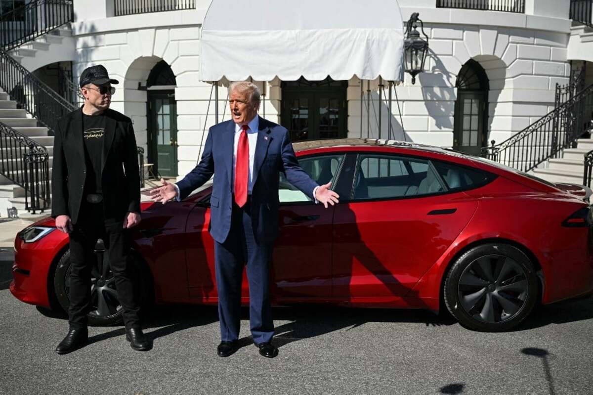 Ações da Tesla (TSLA34) sobem depois de Elon Musk anunciar que vai diminuir o tempo dedicado ao trabalho no governo Trump. Entenda por que isso acontece