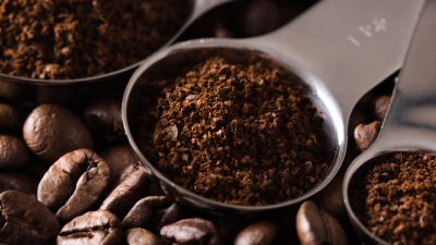 Os cafés especiais, com suas nuances de sabor e origens rastreáveis, estão ganhando cada vez mais espaço nas xícaras