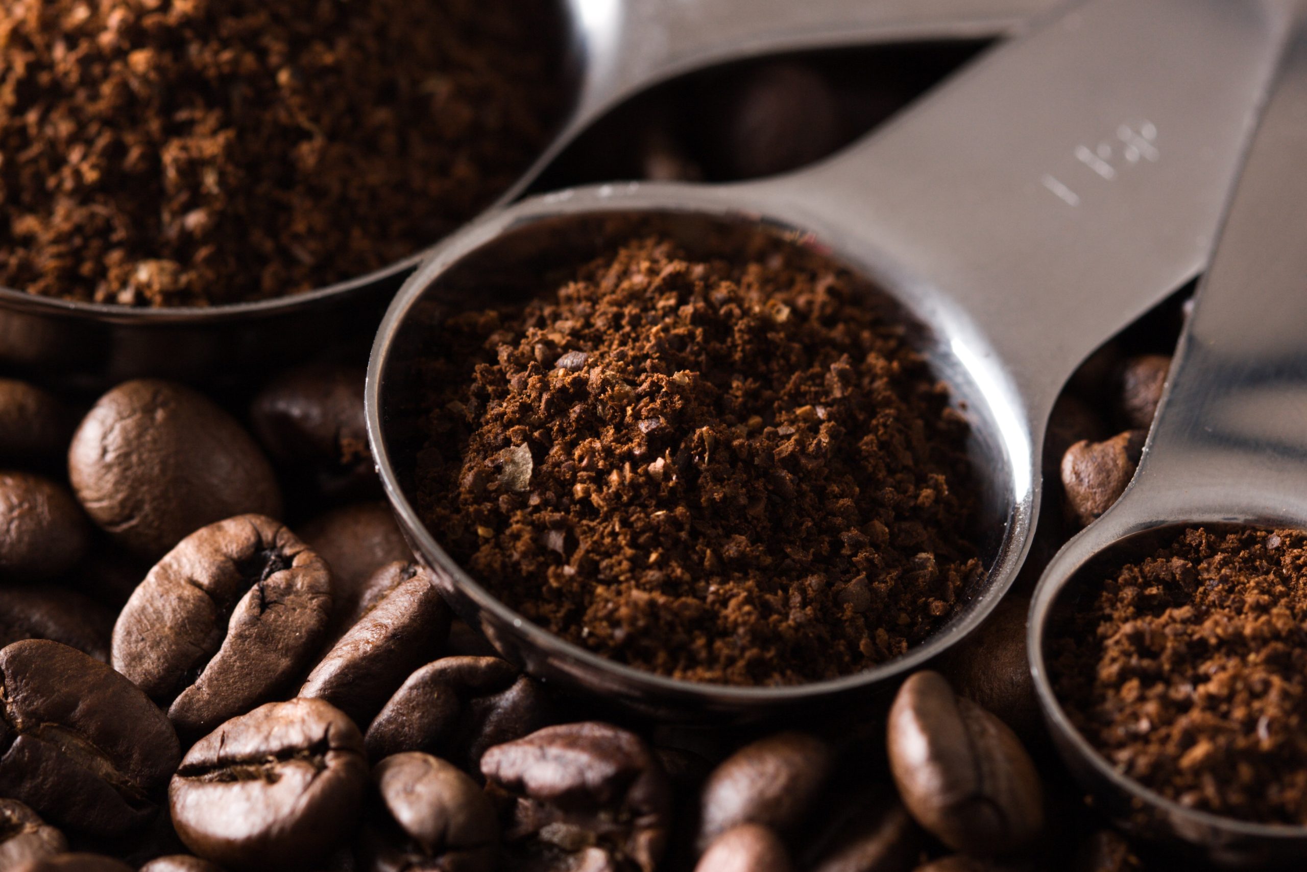 Os cafés especiais, com suas nuances de sabor e origens rastreáveis, estão ganhando cada vez mais espaço nas xícaras