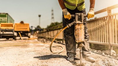 Britadeira; construção;conrtutora; obra