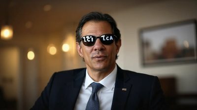 Fernando Haddad, de óculos escuros em montagem com as palavras LCI e LCA nas lentes