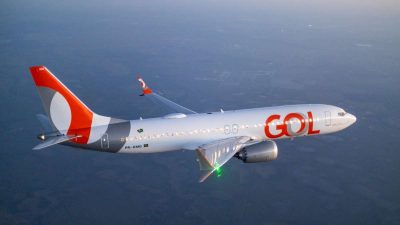 Foto de aeronave da GOL (GOLL4) adesivada com o logo atual da empresa