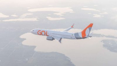 Foto de aeronave da GOL (GOLL4) adesivada com o logo atual da empresa