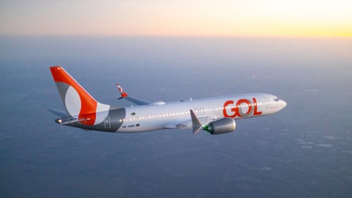 Foto de aeronave da GOL (GOLL4) adesivada com o logo atual da empresa