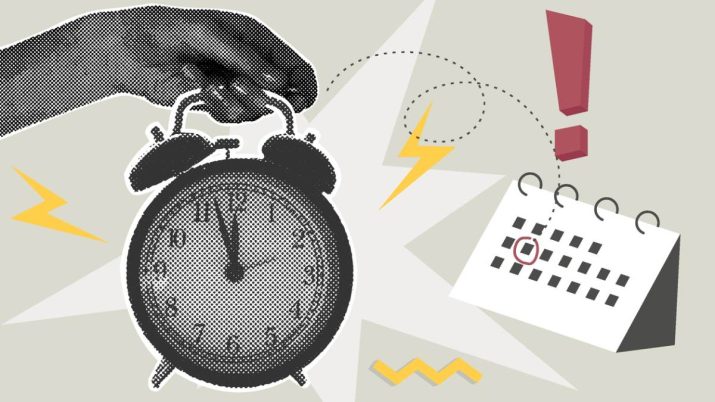 Uma mão segura um despertador tocando, com um calendário ao lado