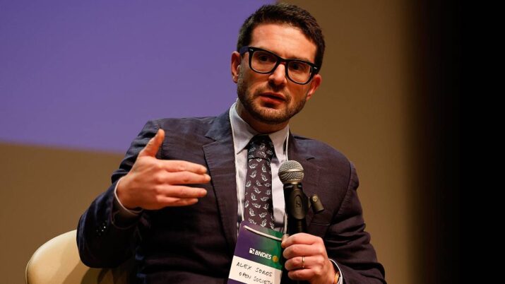O presidente do Conselho da Open Society, Alex Soros, fala durante abertura do seminário Globalização, Desenvolvimento e Democracia, na sede do Banco Nacional de Desenvolvimento Econômico e Social (BNDES)