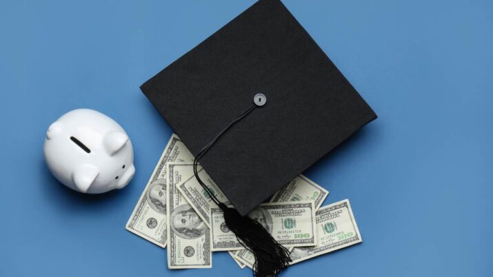 Os cargos disponíveis nos concursos públicos vão de professor a contador em diversas cidades