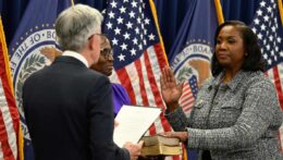 Trump não dá o braço a torcer e pede à Suprema Corte ordem de emergência para remover Lisa Cook do Fed
