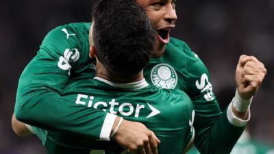 Fictor passou a estampar as costas da camisa do Palmeiras.