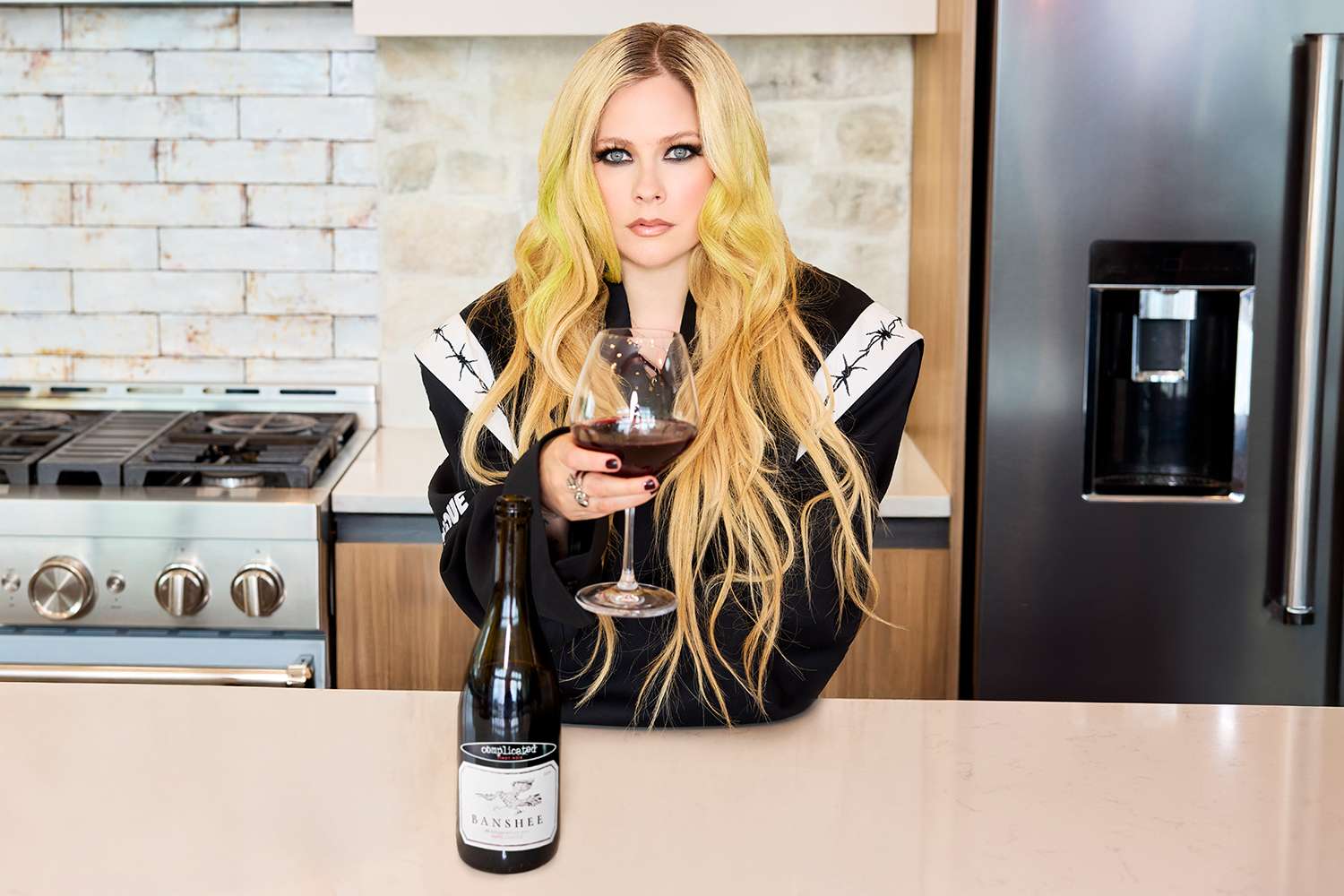 Avril Lavigne e o vinho 'Complicated', da Banshee Wines