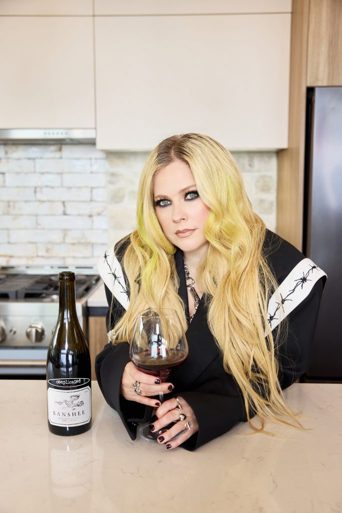 Avril Lavigne e o vinho 'Complicated', da Banshee Wines