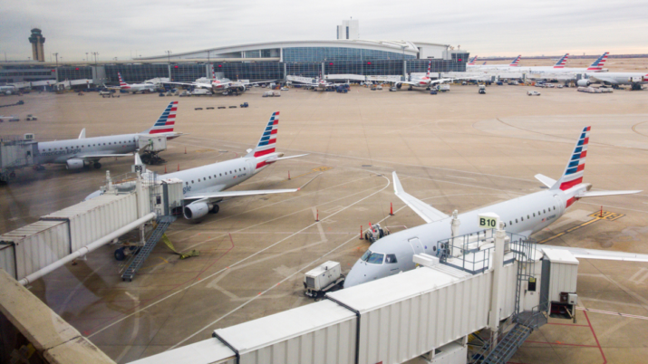 Pista do Aeroporto Internacional de Dallas/Fort Worth, classificado em 4º lugar na categoria de porte mega