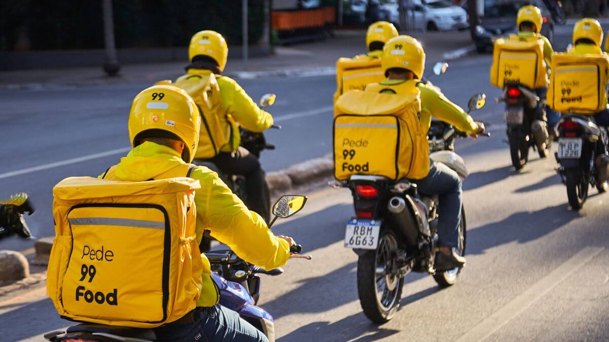 Entregadores da 99 Food, delivery da 99 no Brasil.