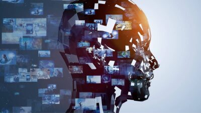 Imagem de um robô de perfil, com várias imagens saindo da cabeça, simulando inteligência artificial (IA)