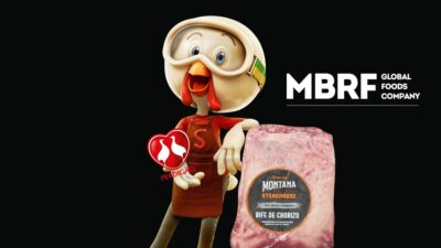 Mascote da Perdigão, uma galinha animada com capacete e óculos, aparece em fundo amarelo segurando uma embalagem de carne Montana Steakhouse Bife de Chorizo, destacando produtos da marca.
